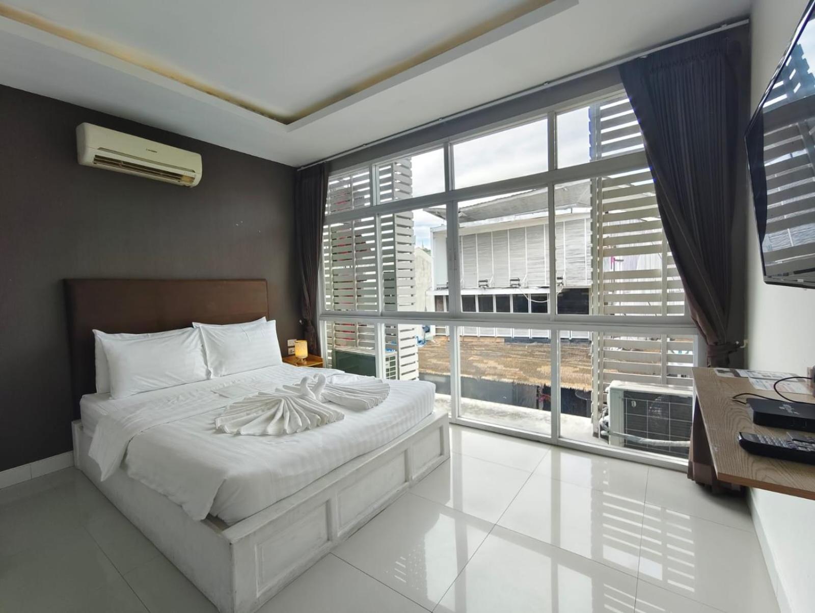 Lenny'S Koh Samui Hotel หาดเฉวง ภายนอก รูปภาพ